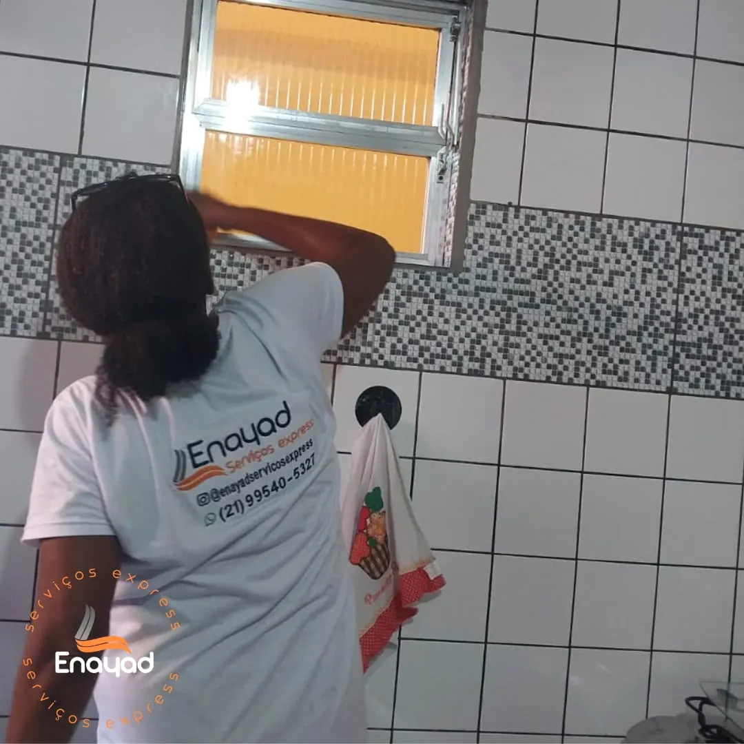 Limpeza de superfícies e armários